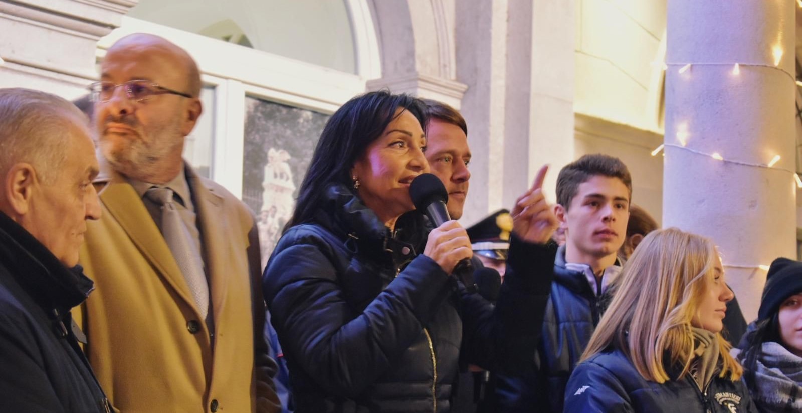 Copertina per Cisint replica a Pizzolitto: «Risolto problema scuole e alloggi, non accettiamo lezioni»